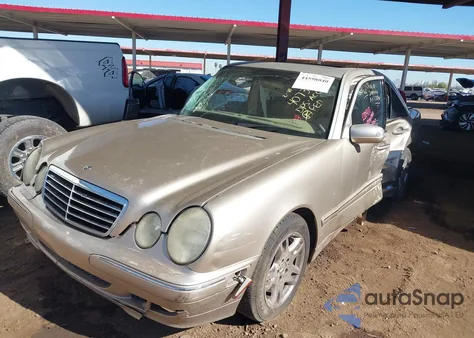 2001 Mercedes-Benz E 320 from USA, damaged, VIN WDBJF65J51B308602